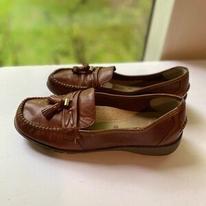 Thom McAn Women’s Medium Brown Leather Tasseled Loafers Lifetime Comfort | 8.5